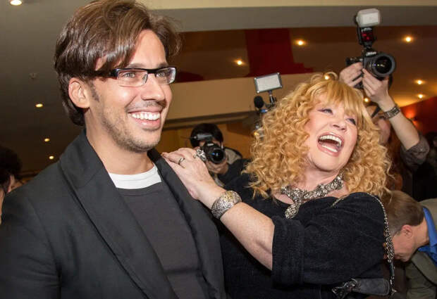 Кто платит за эмиграцию: RT раскрыл спонсора Пугачёвой и Макаревича в Израиле