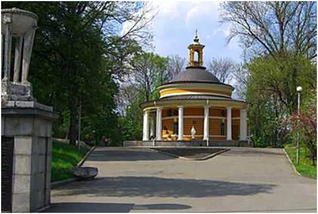 Могила Аскольда в современном Киеве.