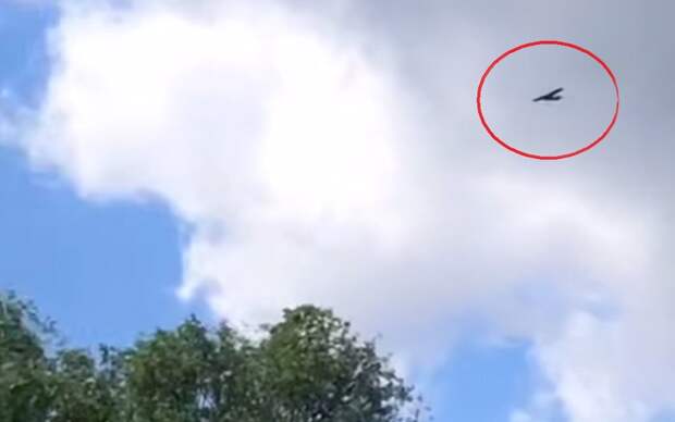 Атака на Салават 24 сентября. БПЛА летит и его никто не сбивает. Скрин видео.