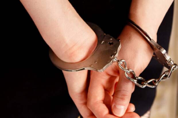 В Петербурге за поджог топливной колонки на АЗС задержали 15-летнюю девушку