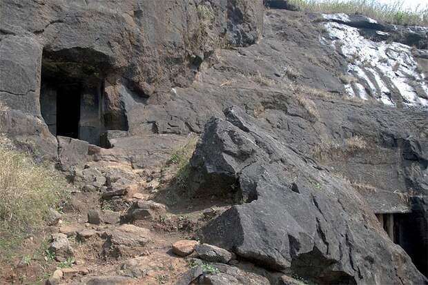 Пещерный буддистский монастырь Бхаджа (Bhaja caves)