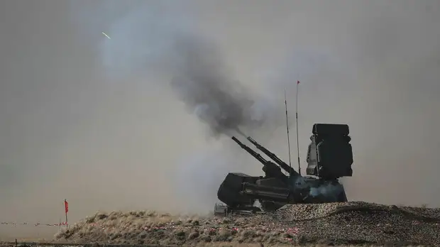 Российский "Панцирь-С" в воздухе сбил украинскую ракету "Точку-У"