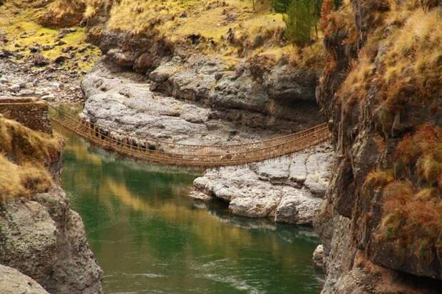 Единственный уцелевший мост древних инков, который плели из обычной травы