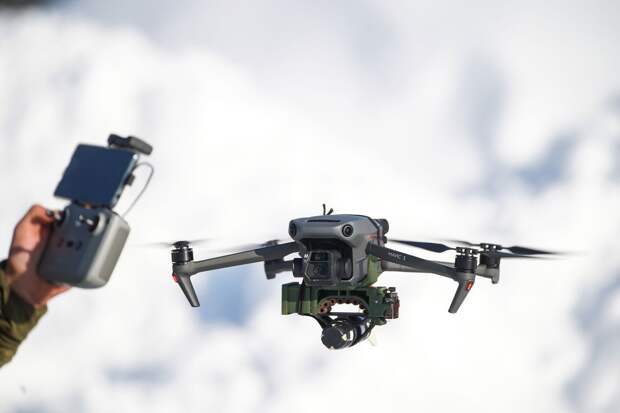 Расчеты FPV-дронов ВС РФ уничтожили САУ Paladin ВСУ под Харьковом