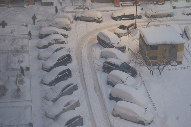 Эксперты указали на ошибки при откапывании машины из сугроба