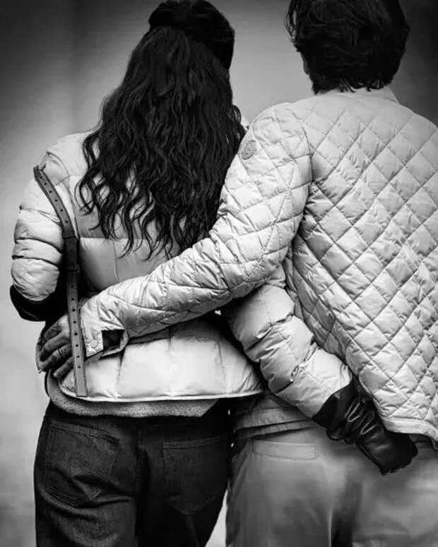 Никола Пельтц и Бруклин Бекхэм для Moncler Pre-Fall 2025