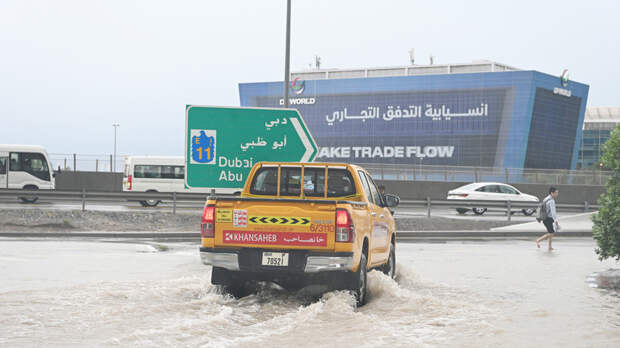 Аэропорт Дубая не будет принимать рейсы до улучшения погодных условий