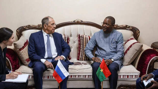 Лавров прибыл с визитом в Буркина-Фасо