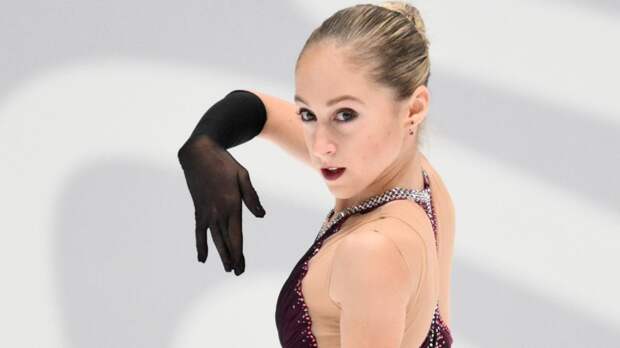 Фигуристка Горбачёва на костылях провела первую тренировку после операции