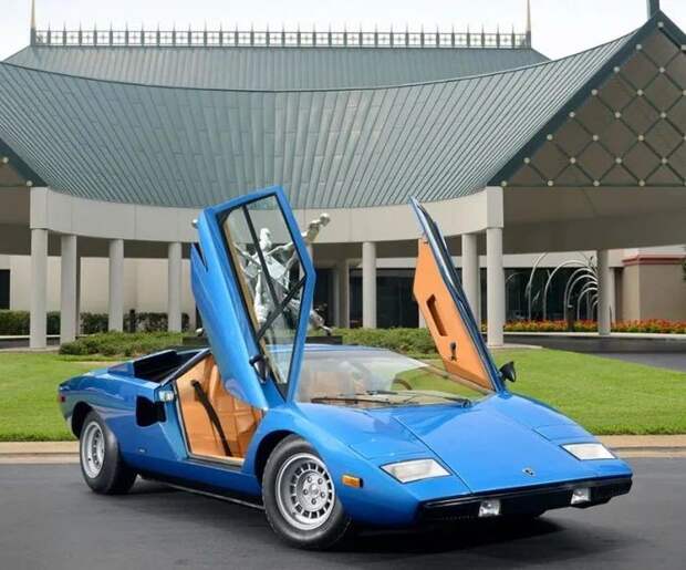 Редкий Lamborghini с «перископом» на крыше продадут с аукциона