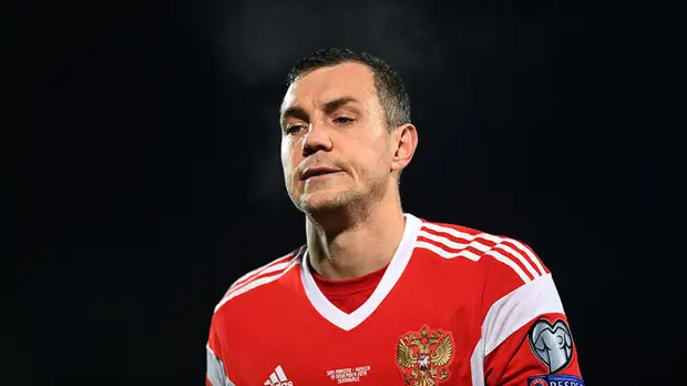 «Это ни в какие ворота не лезет»: что известно об оскорблениях Дзюбы фанатами на матче с Сан-Марино