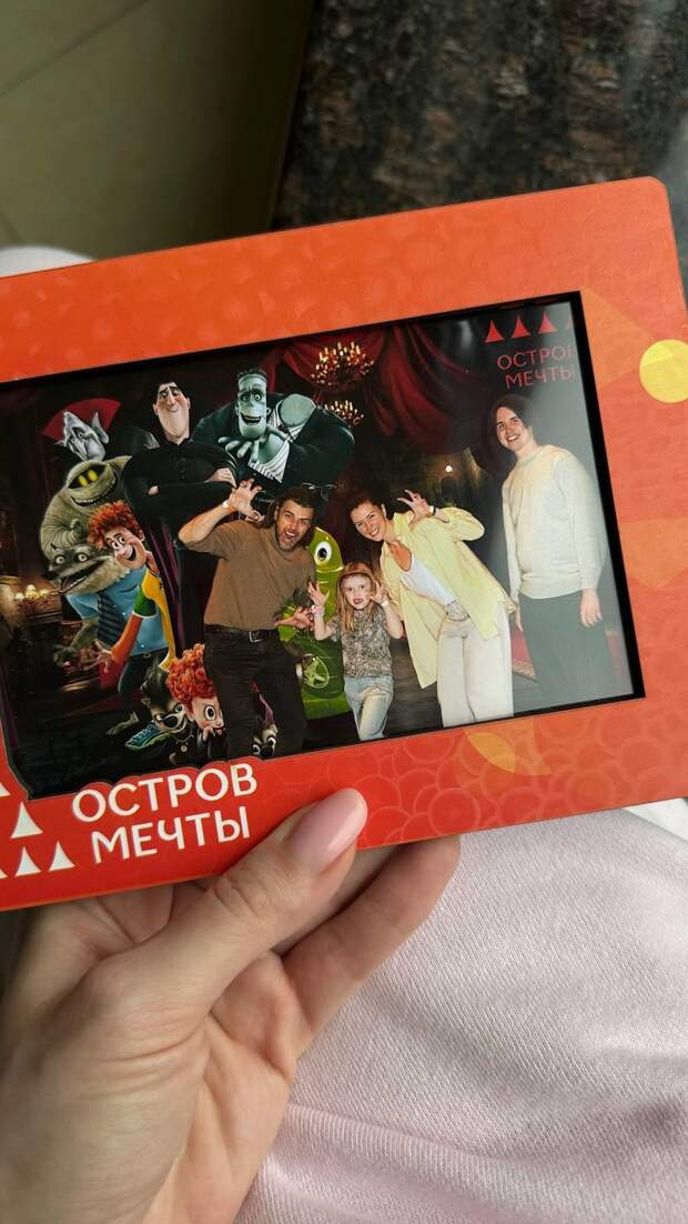 «Мила сейчас в смешном и чудесном периоде»: Анна Заворотнюк показала фото с сестрой