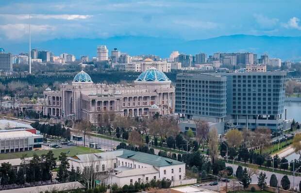 «Хватит – мы уезжаем отсюда»: таджики с паспортами России устроили истерику из-за проверок на границе
