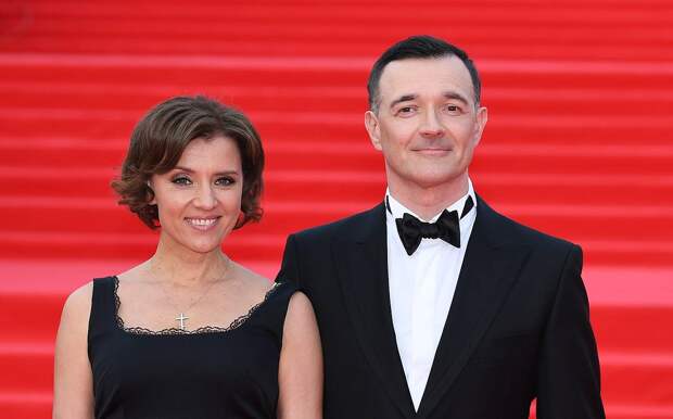 Бероев сообщил о разводе с Алферовой после 20 лет брака