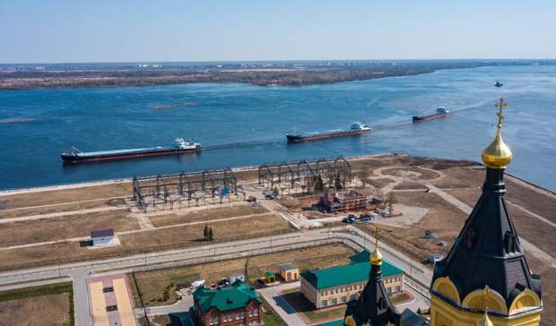 Теплоходы с символикой 800-летия Нижнего Новгорода прошли по Волге