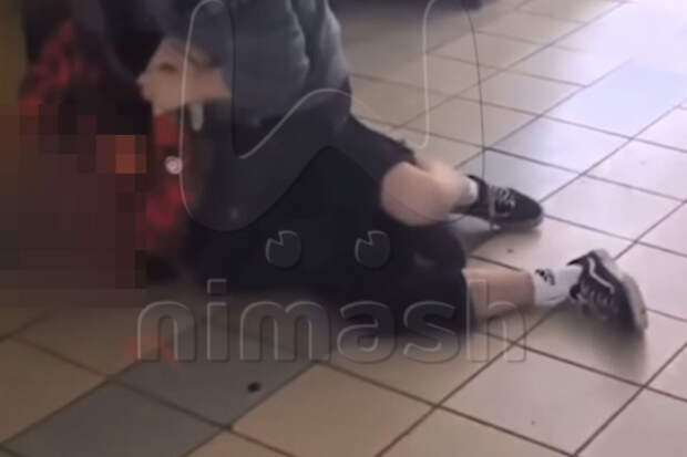 В Дзержинске учитель с инвалидностью, ставший объектом травли, скрутил школьника