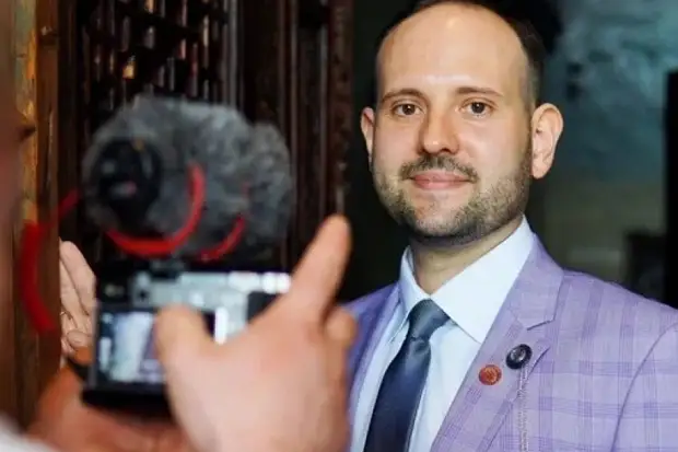 Лекцию для взрослых о воспитании прочитал известный учитель Уссурийска Иван Лаоши