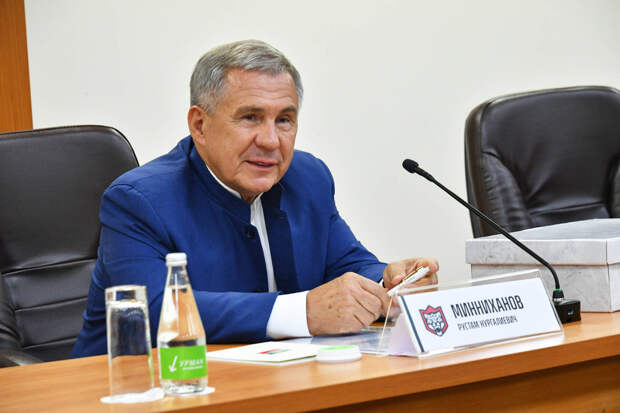 «Татарстан будет с вами» - Минниханов напутствовал «Ак Барс» перед стартом плей-офф