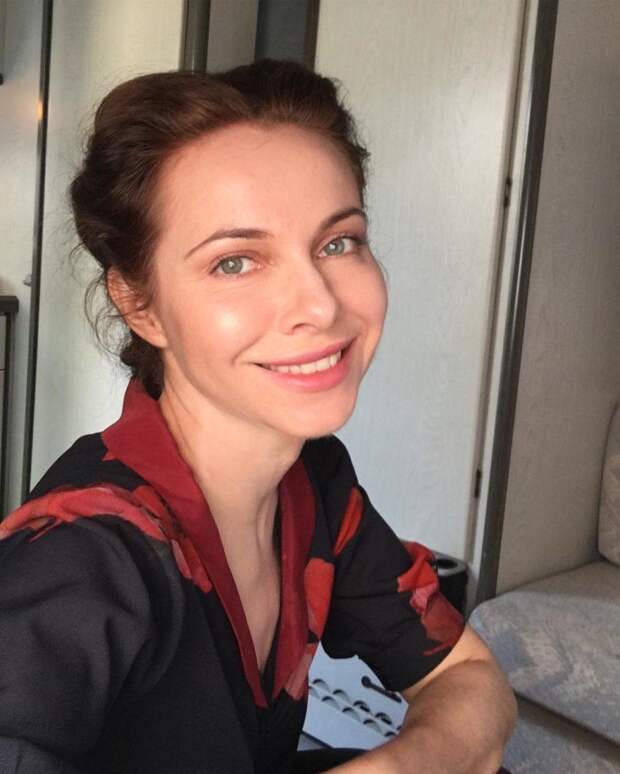 “Совсем как девочка!” 41-летняя Екатерина Гусева удивила поклонников снимком с отдыха