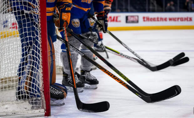 Липовый диплом и клюшки: дело племянника хоккеиста Макарова рухнуло в суде