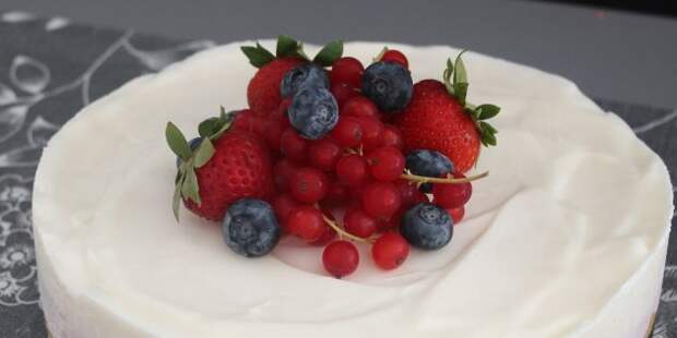 Рецепты: Блинный торт с ягодами