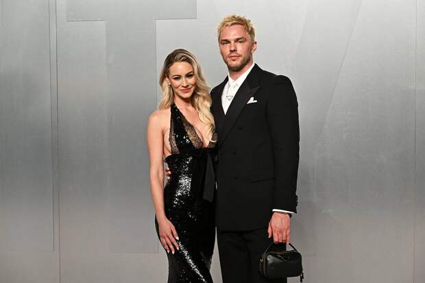 Бывшая модель Playboy ответила на критику груди и сорвала овации