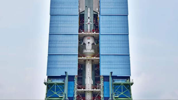 Индийский космический корабль для пилотируемых полётов предстал на первых фотографиях со стартовой площадки — запуск состоится в субботу.