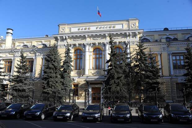 Вступил в силу закон о кредитных каникулах для банковских заемщиков.