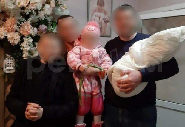 Арестованный по подозрению в убийстве 14-летний Сергей В. с родителями и младшими сестрами