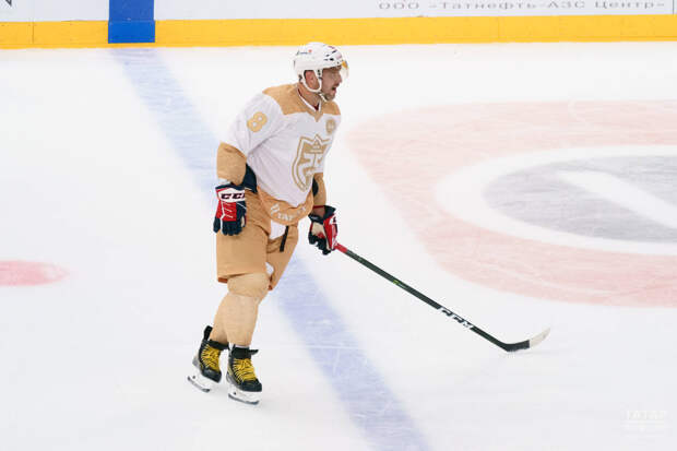 Овечкин забрал клюшку ассистента своего тысячного гола в НХЛ