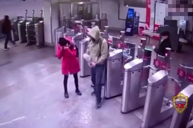 Мужчина наказал кипятком пассажирку метро в Москве