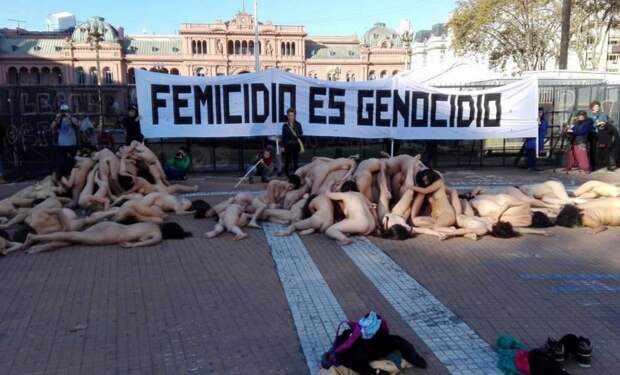 Голый протест феминисток в Буэнос-Айресе