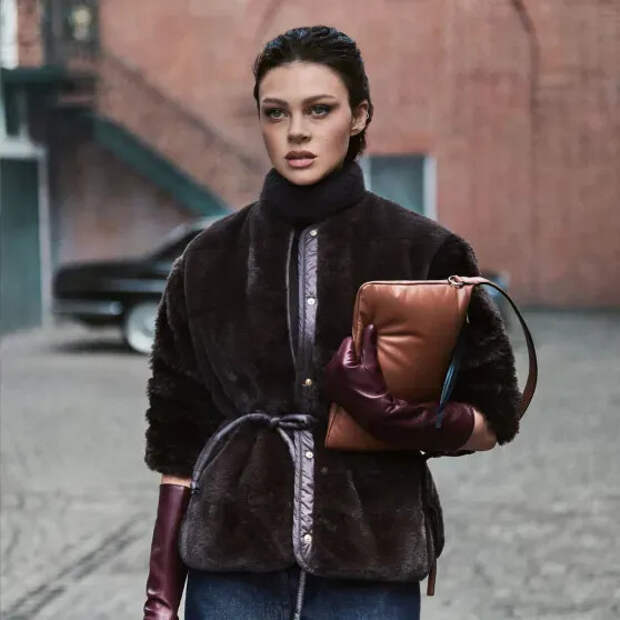 Никола Пельтц для Moncler Pre-Fall 2025