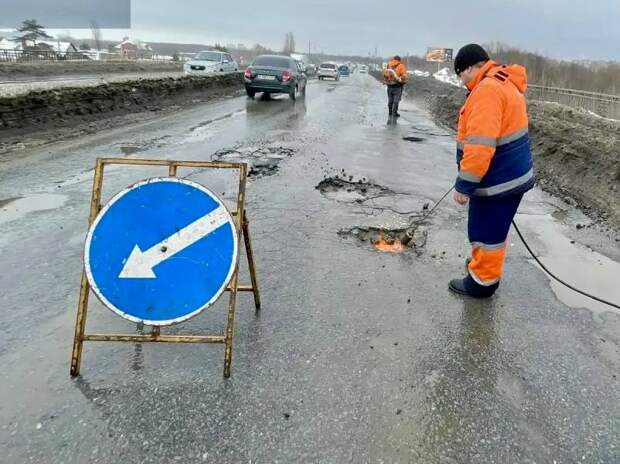 В Рязани на Солотчинском мосту меняют делиниаторы, движение затруднено