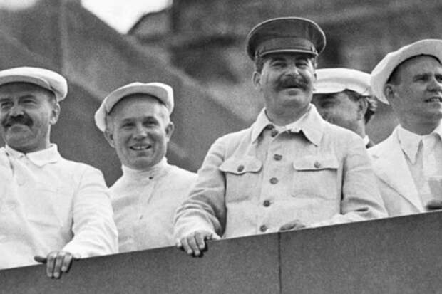 На какие реформы пошел Сталин, чтобы поднять страну после войны