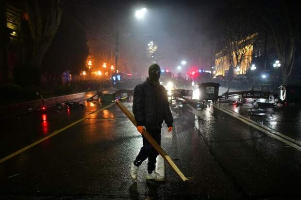 Отозвали законопроект, отпустили задержанных. Власти Грузии уступили протестующим