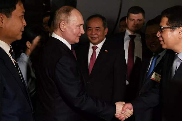 20 июня в Ханое состоялись переговоры между президентом России Владимиром Путиным и президентом Социалистической Республики Вьетнам То Ламом, по итогам которых было принято решение не заключать...
