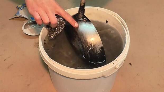 prostoj_sposob_kak_otchistit_skovorodku_ot_nagara_bez_ximii__naget_ru