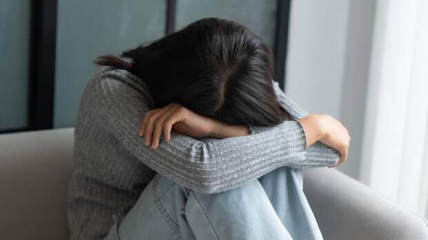 Психолог Шелыганова: разделение фактов и фантазий поможет справиться с тревогой