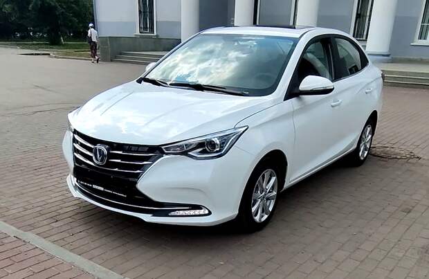 Мягкая подвеска, большой багажник, «базовая комплектация – что "топовая" у ВАЗа». Первый тест-драйв выявил плюсы и минусы седана Changan Alsvin, который призван заменить Hyundai Solaris