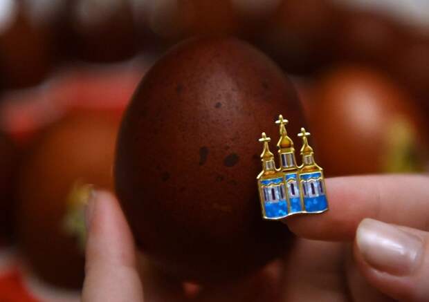 РПЦ: пасхальные яйца можно украшать изображениями крестов и храмов