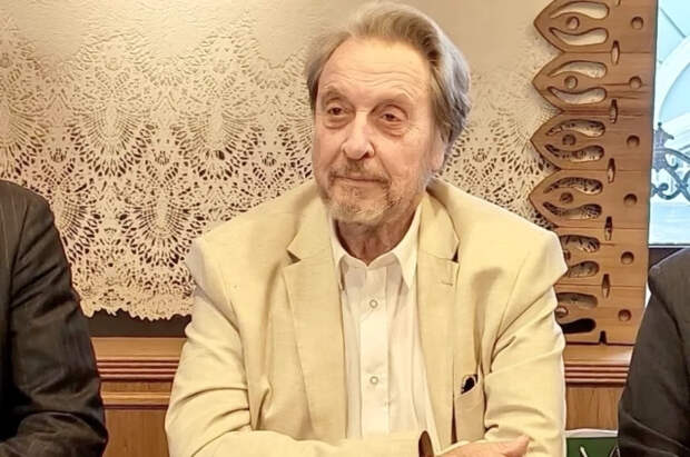 Отец Илона Маска посетил храм Христа Спасителя в Москве