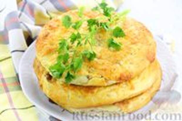 Фото к рецепту: Дрожжевые слоёные лепёшки с мясом (в духовке)