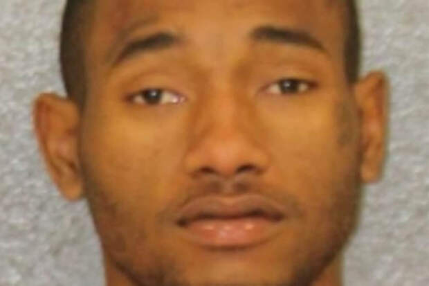 В США 20-летний мужчина выстрелил в машину подруги после шутки об измене