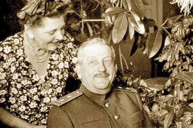 У него было 225 миллионов золотом, но он не потратил ни копейки. Что генерал Игнатьев сделал с деньгами России после революции?