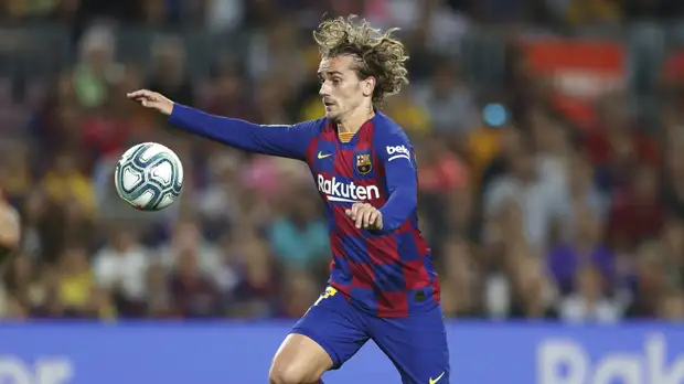 СМИ: «Барселона» оштрафована на €300 за переговоры с Гризманном