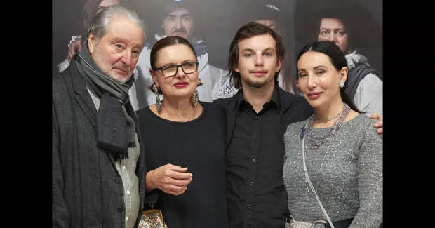 Юлия Высоцкая, Андрей Кончаловский, Ольга Кабо, Алика Смехова на премьере спектакля "Три мушкетёра"