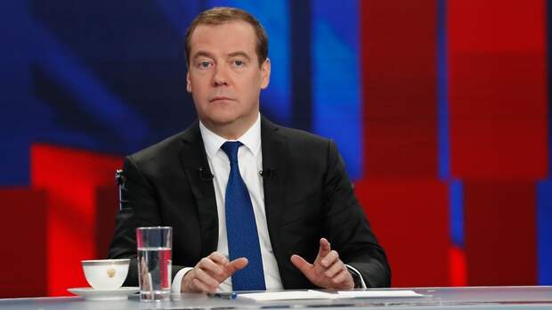 Медведев опубликовал мем после решения G7 о введении потолка цен на нефть