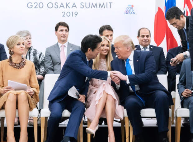 Нежная сакура: Иванка Трамп на саммите G20 (фото 0)