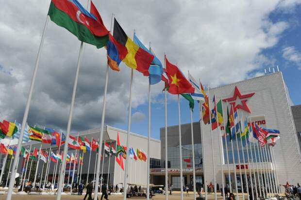 Посетители «Армии-2023» смогут увидеть уникальные панорамные очки ночного видения